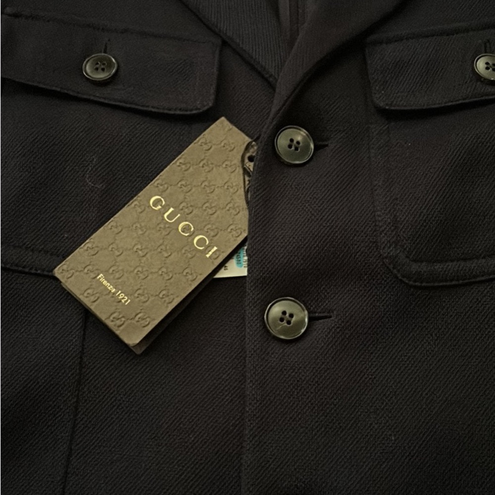 Gucci men’s coat/ dressing size small! Never been worn!